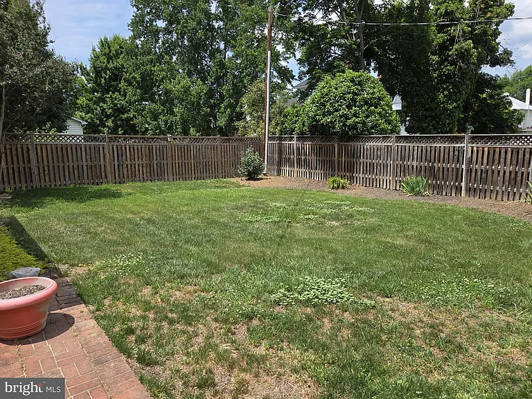 240 S Holliday St — Photo 11