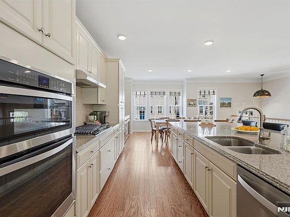 4th image of 503 Laurel Ln