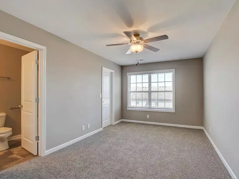 212 Alexander Blvd — Photo 2