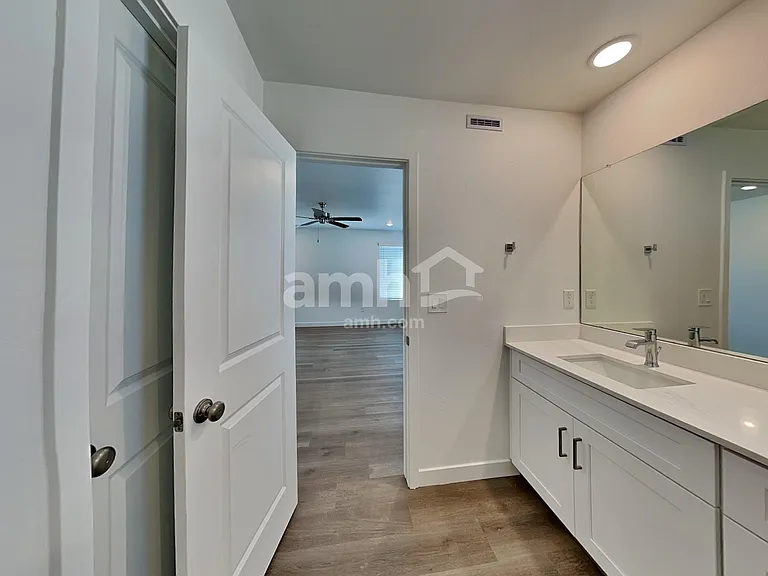 18480 W Cottontail Ln — Photo 12