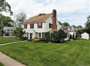 46 Middlefield Dr, West Hartford, CT 06107