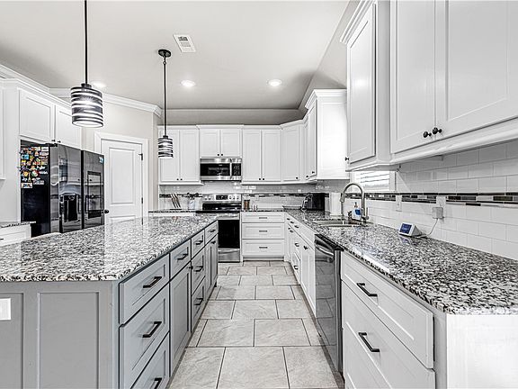 2nd image of 2403 N Elizabeth St