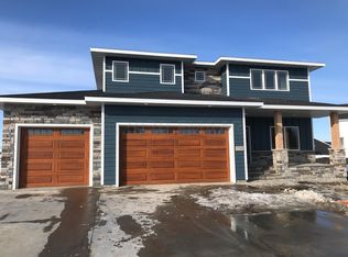 7745 Firefly Ln, Horace, ND 58047