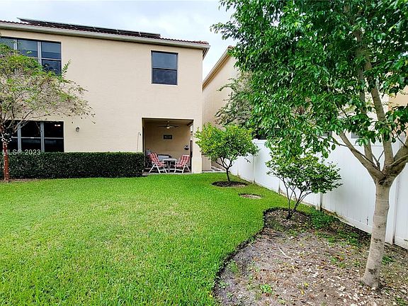 3rd image of 19260 NE 9th Pl