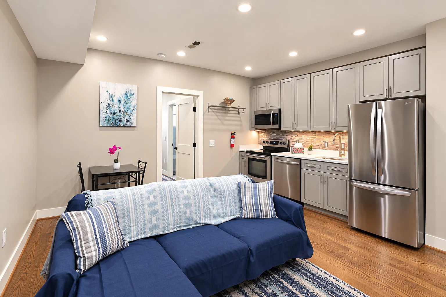 2 bed, 675 sqft, $2,000 — Photo 2