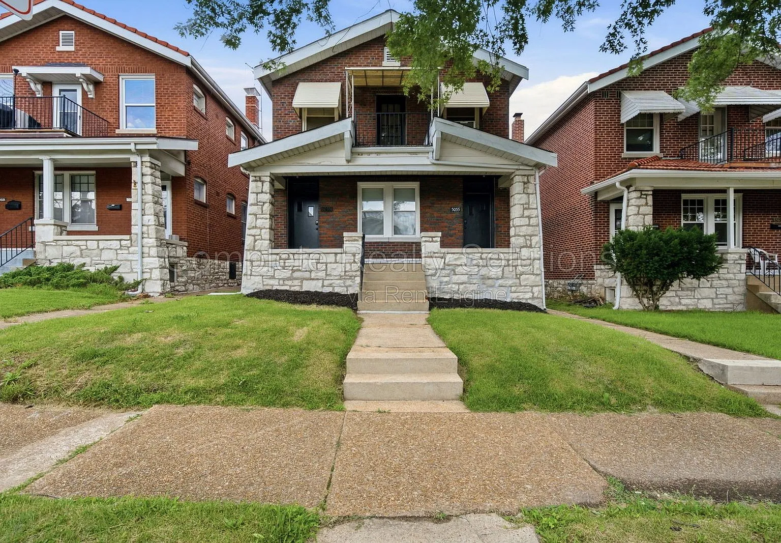 3 bed, 1.0 bath, 1104 sqft, $2,000 — Photo 2