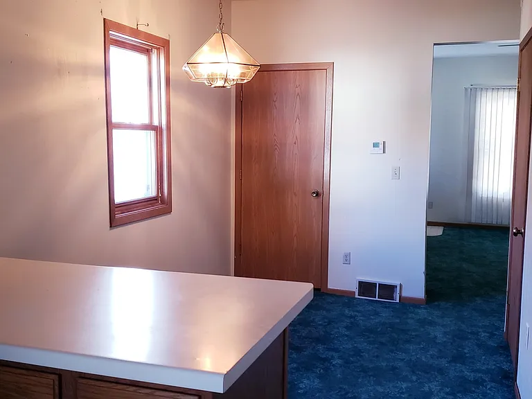 718 Washington St — Photo 3