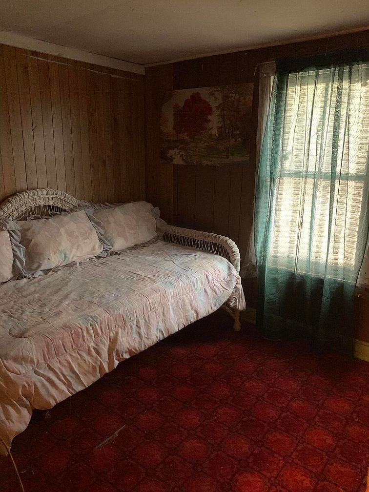 Circa 1941 Handyman Special in Eastern Kentucky on 25 Acres Under 80K