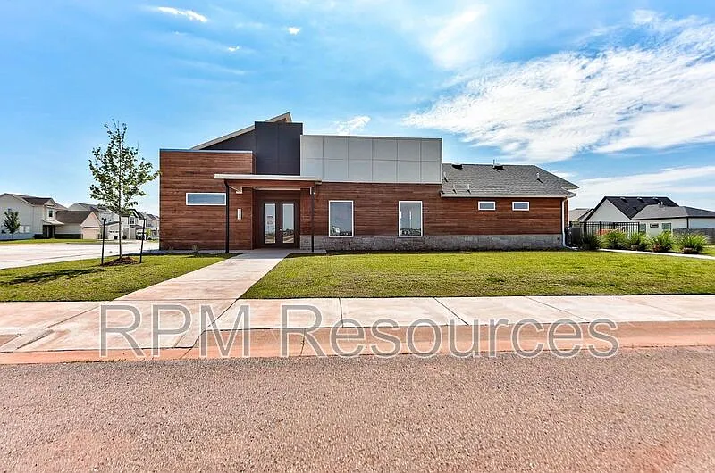 4 bed, 3.0 bath, 1885 sqft, $2,495 — Photo 4