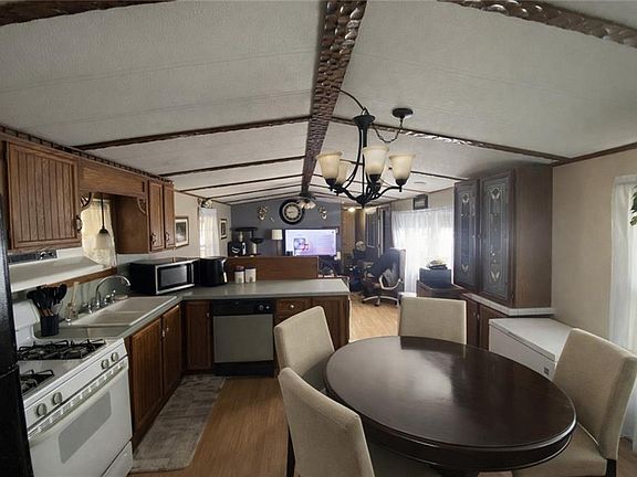 4th image of 77 Wright Way