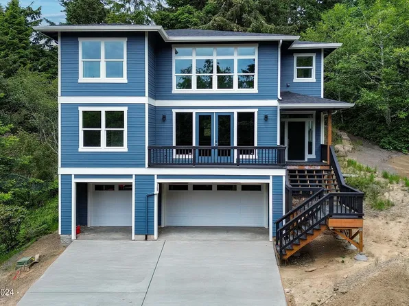 1035 NE Lakewood Dr, Newport, OR 97365