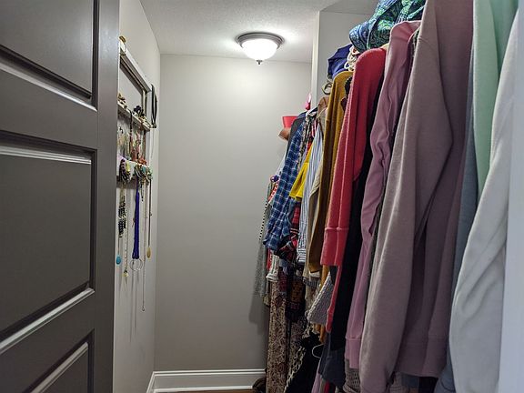 5th image of 915 Parkside Ave