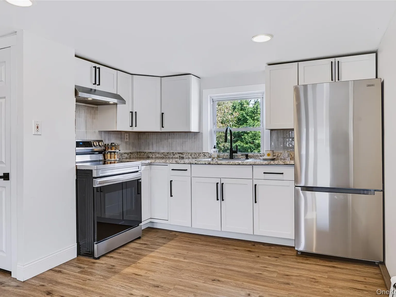 2 bed, 1.0 bath, 697 sqft, $2,800 — Photo 3