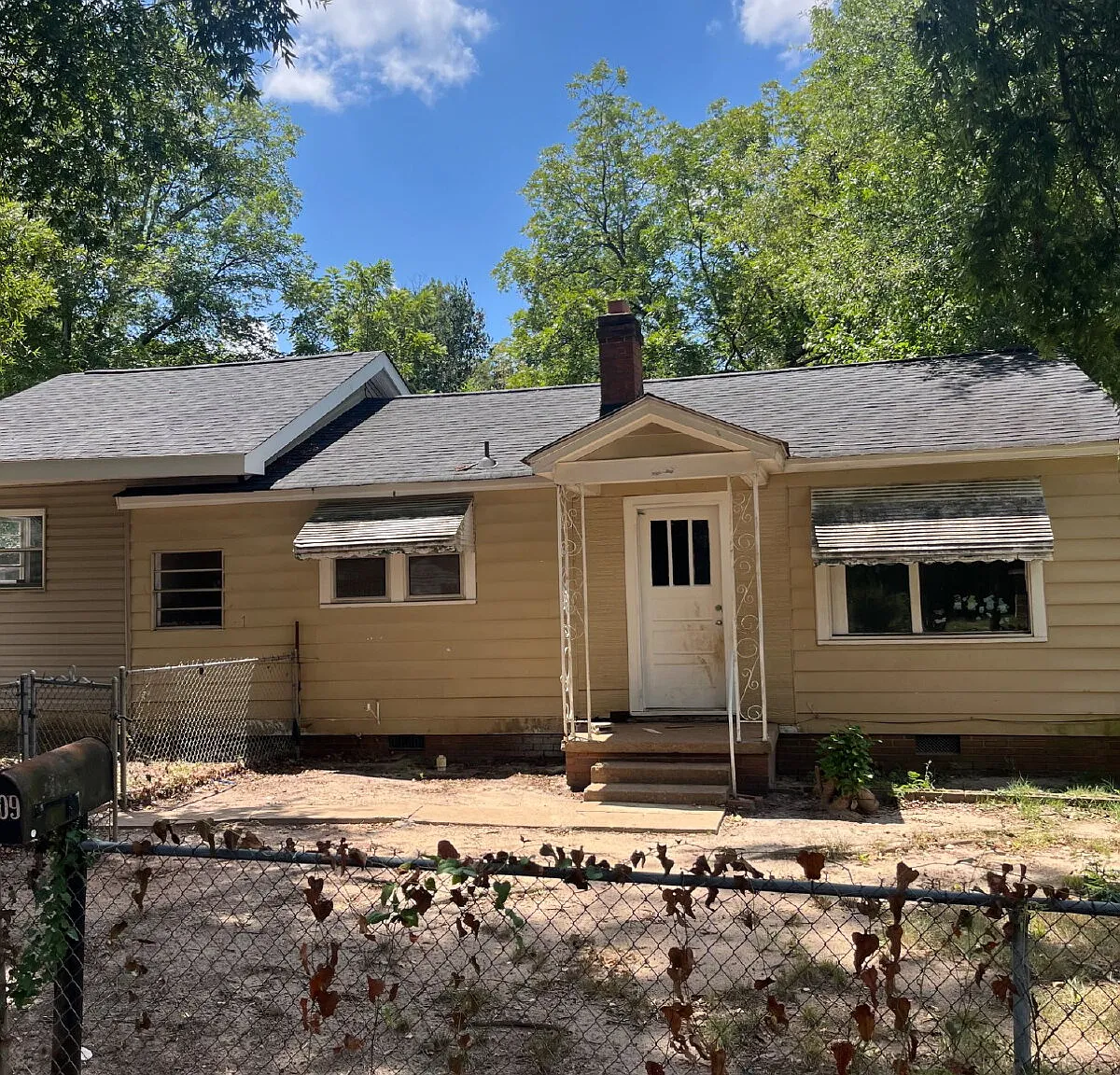 2 bed, 1.0 bath, $975 — Photo 1