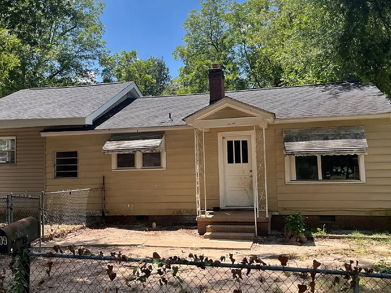 1709 Martin Ave — Photo 1