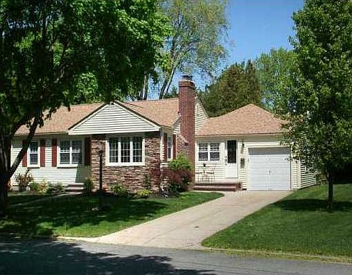 1st image of 10 Juniper Dr