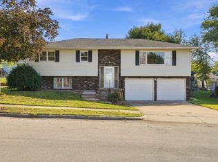 2210 Southway Dr, Dubuque, IA 52002