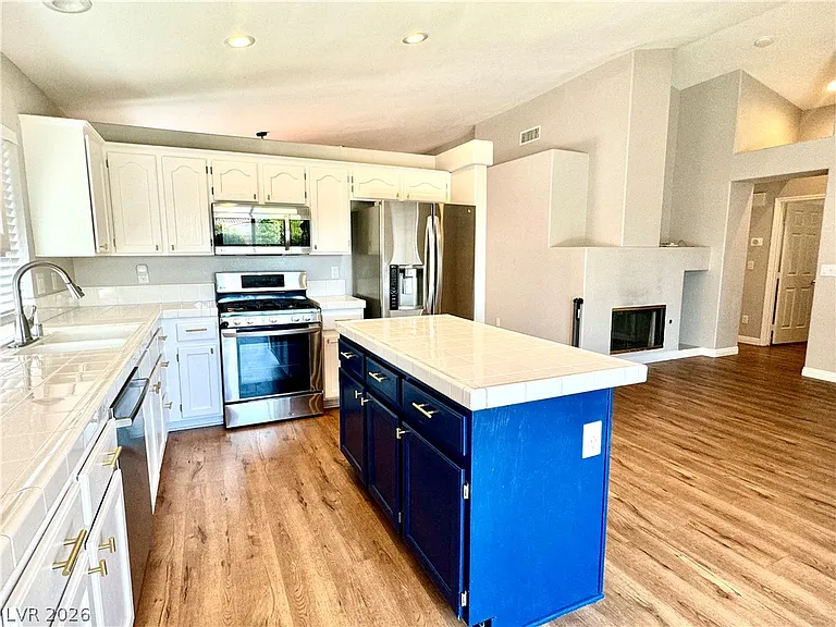 10224 Desert Wind Dr — Photo 11