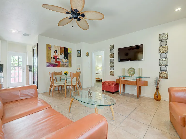 1136 NE 17th Way — Photo 3