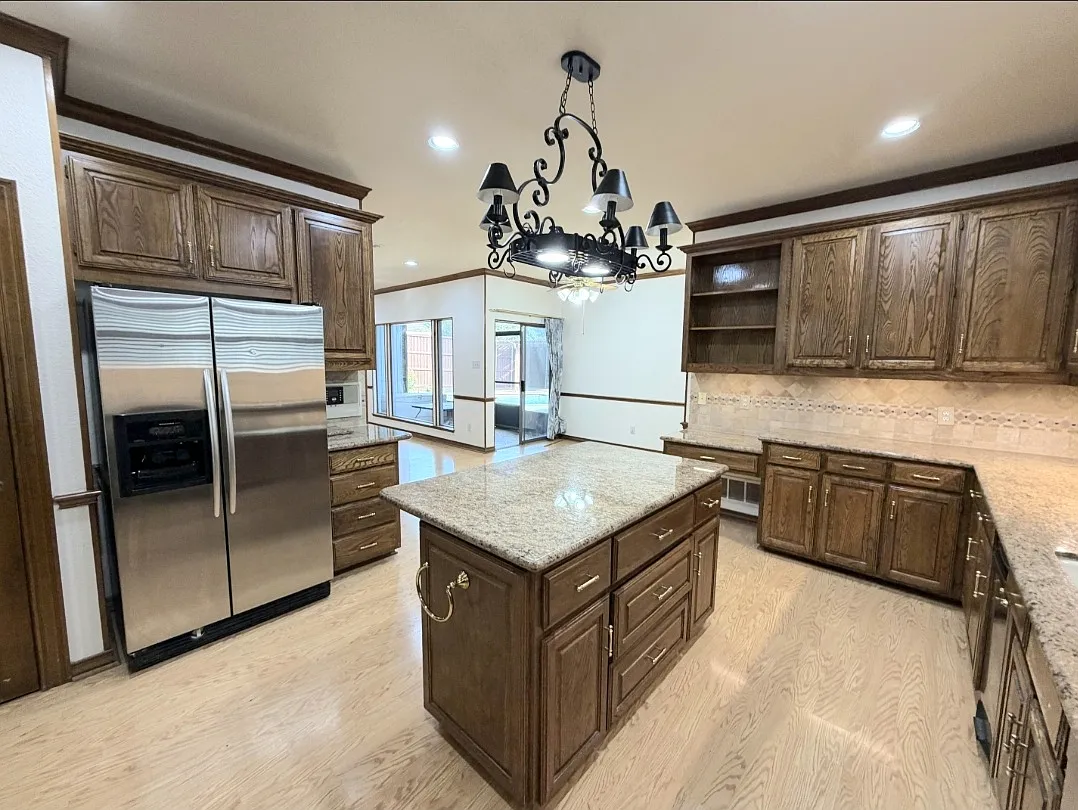4 bed, 2.5 bath, 2451 sqft, $3,250 — Photo 3
