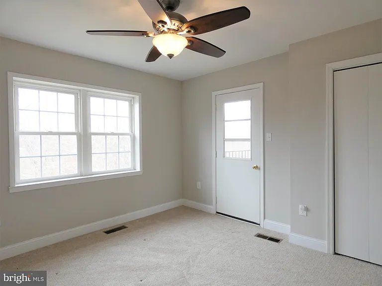 4128 Hamlin Ct — Photo 85