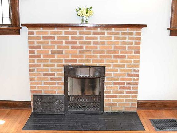 2nd image of 1131 N Tacoma Ave