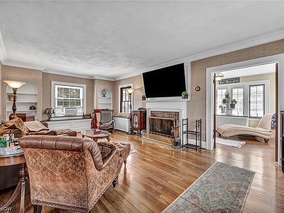 5th image of 334 Cornell Ave