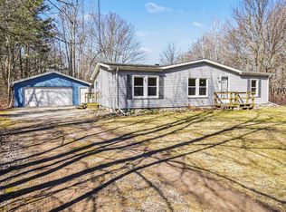 1811 N Eight Mile Rd, Sanford, MI 48657