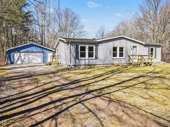 1811 N Eight Mile Rd, Sanford, MI 48657