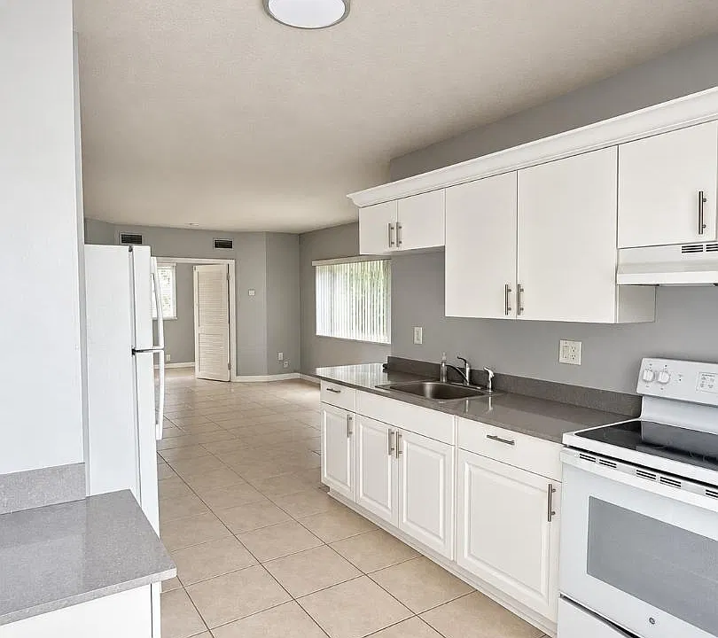 627 NE 6th Ave #4