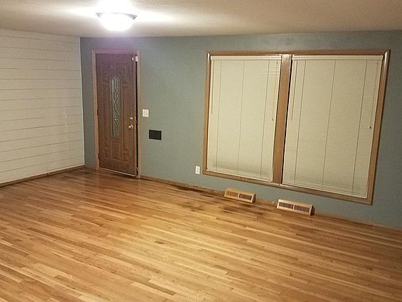 3rd image of 614 Barbara Dr