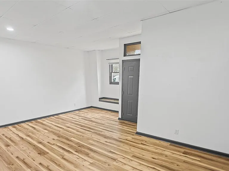 821 Niedringhaus Ave #A — Photo 8