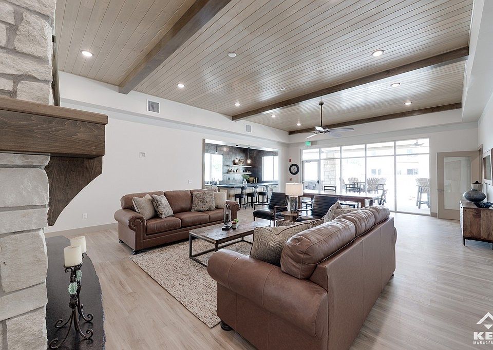 Clubhouse, lounge
