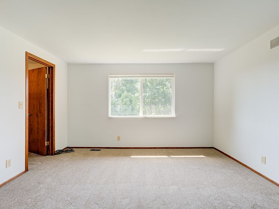 87 Forthton Ave, photo 14