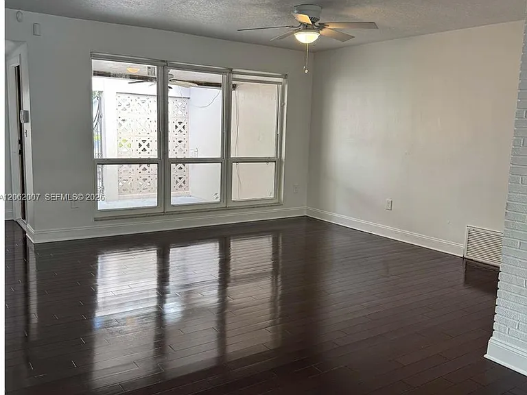 5320 SW 89th Ave — Photo 4