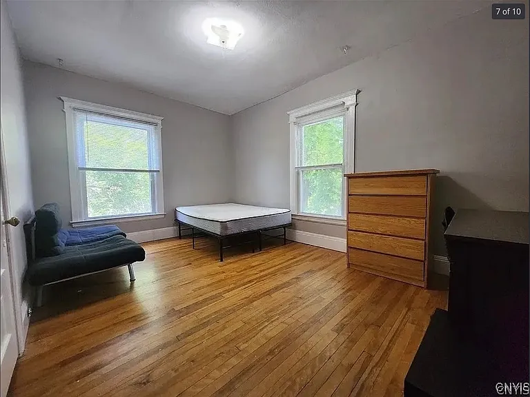 718 Clarendon St #2 — Photo 7