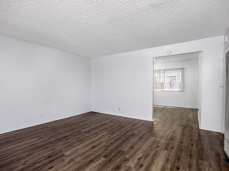 Eucalyptus Apartments — Photo 3