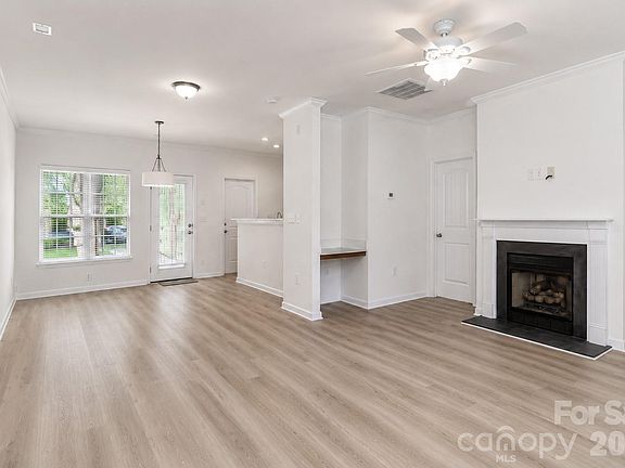 5th image of 1139 Central Park Cir