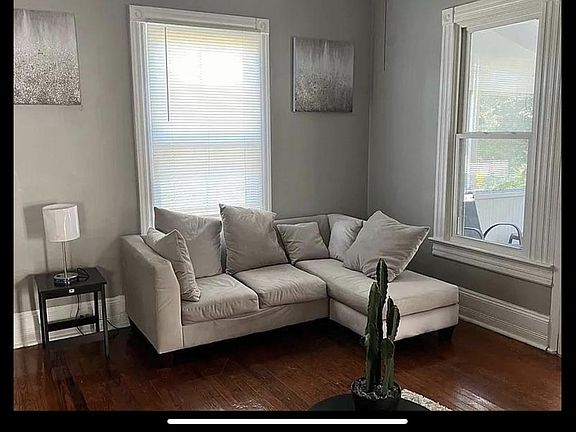 3rd image of 1031 Scott St SE #A