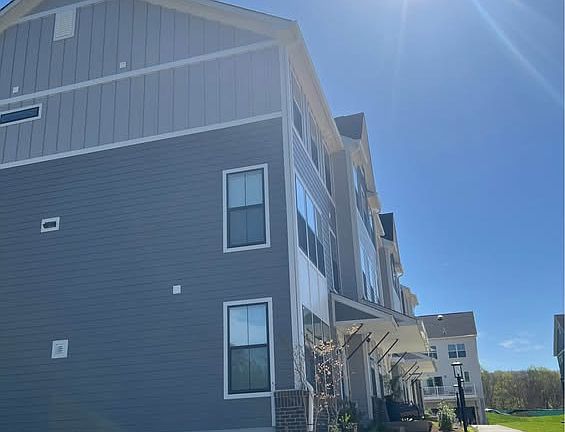 3rd image of 2415 Renewal Rd