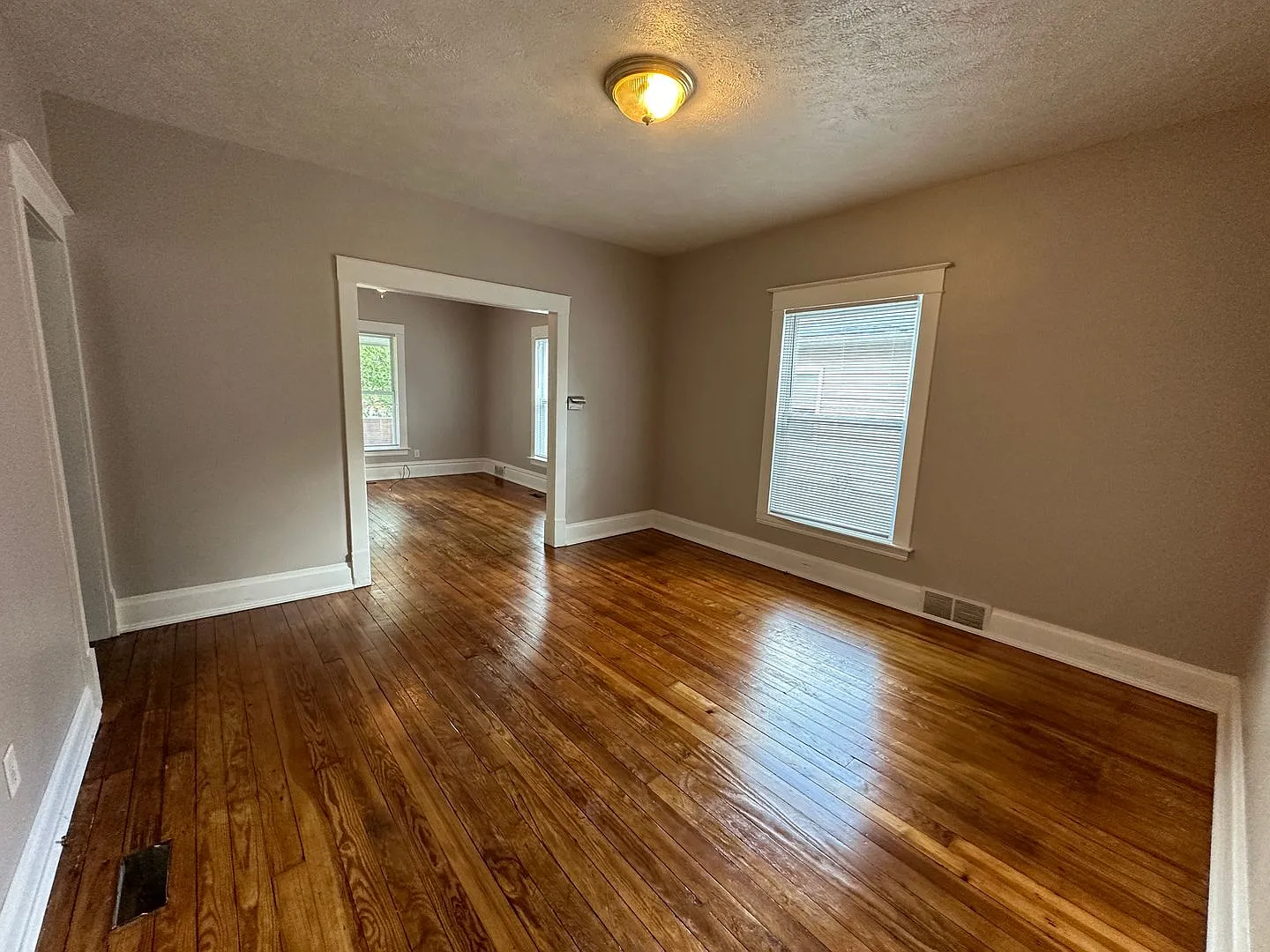 1503 North NE - Creston neighborhood, bonus room, water included — Photo 4