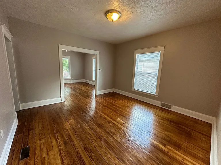 1503 North Ave NE — Photo 4