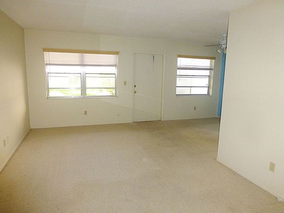 3rd image of 16 Vista Palm Ln