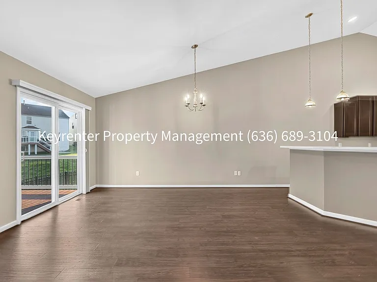 411 Angelique Pl — Photo 13