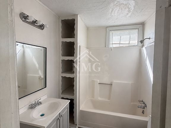 3rd image of 1457 Lakeview Ave