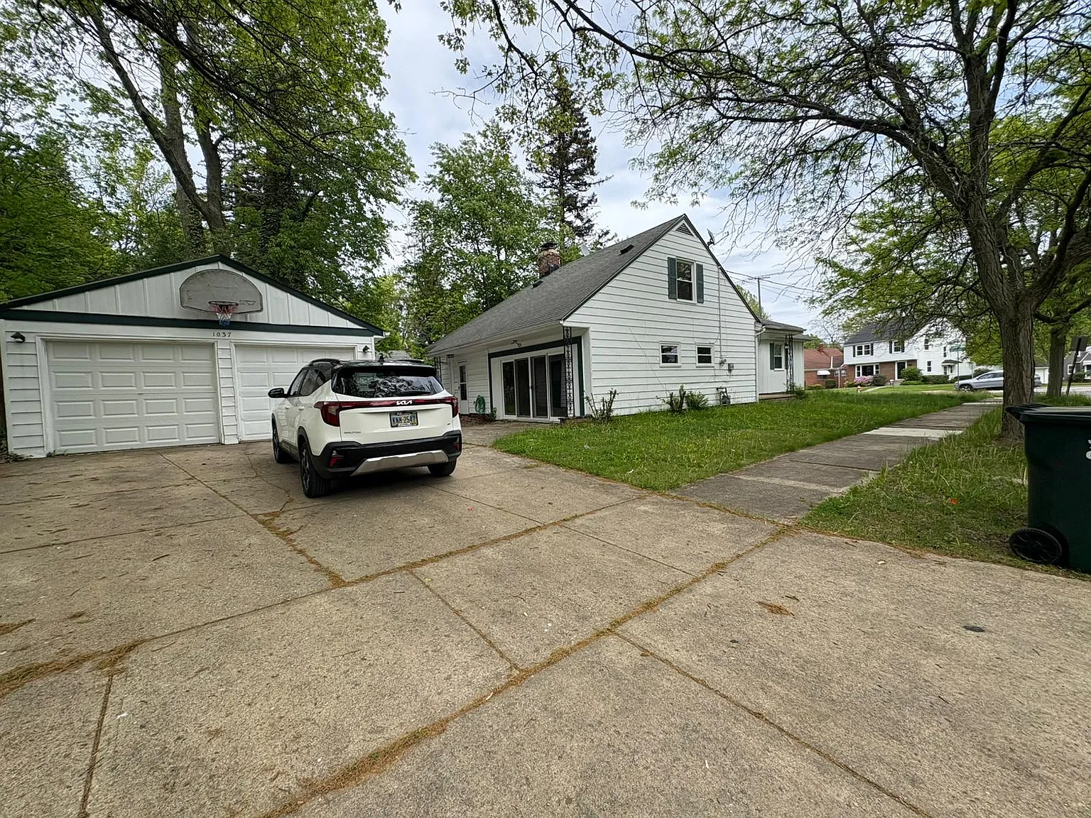 3 bed, 1917 sqft, $1,845 — Photo 2