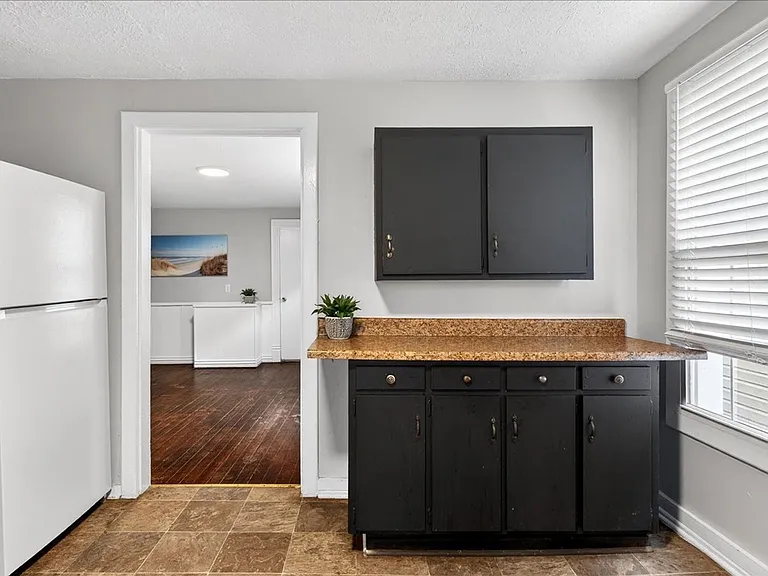 413 E Ormsby Ave — Photo 17