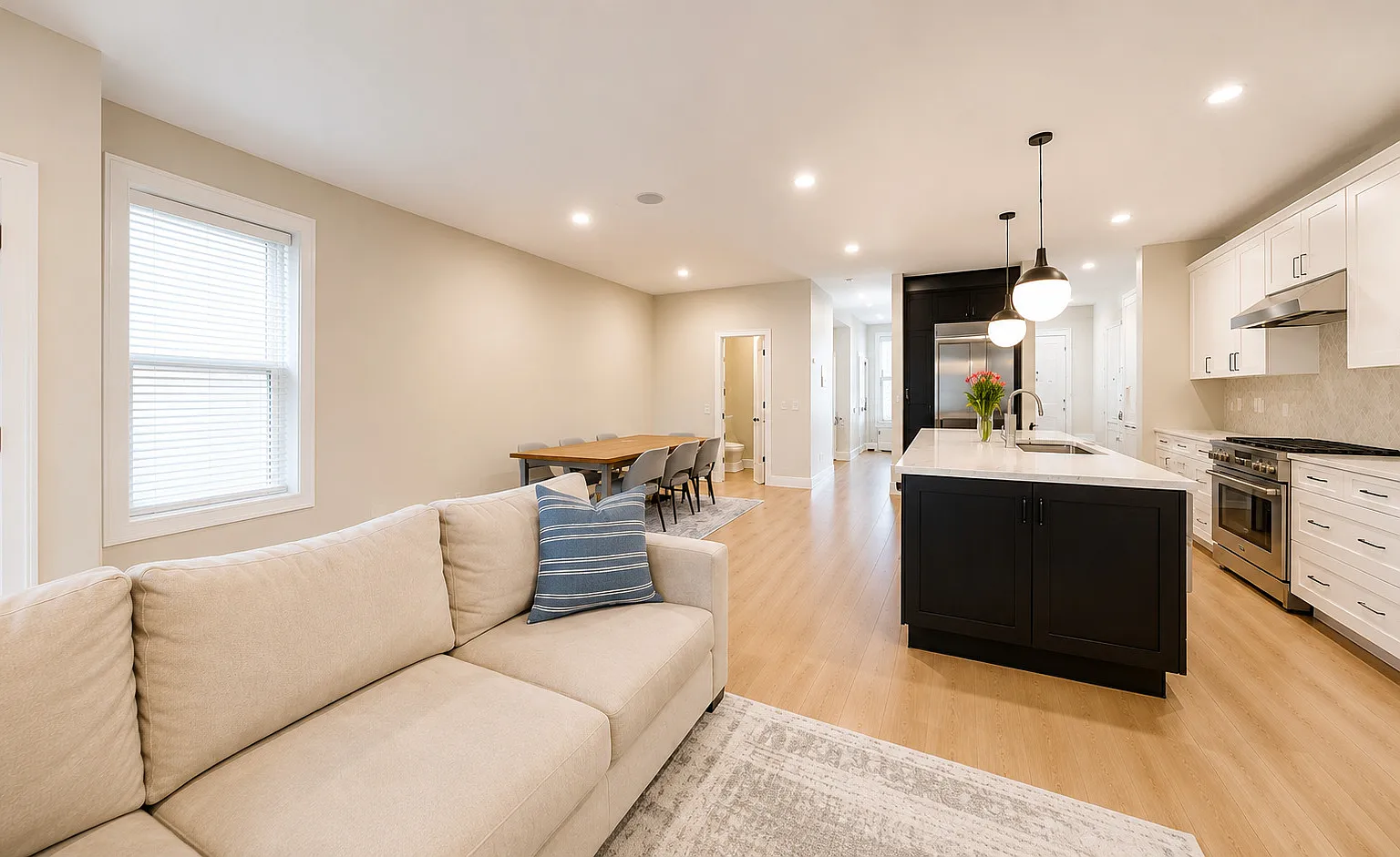 3 bed, 2.5 bath, 2800 sqft, $5,500 — Photo 4