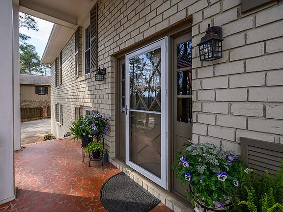 5th image of 2361 Garland Dr
