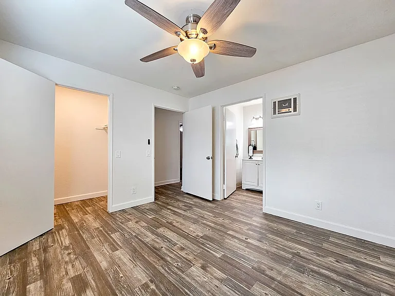 Parklane Apartments — Photo 111